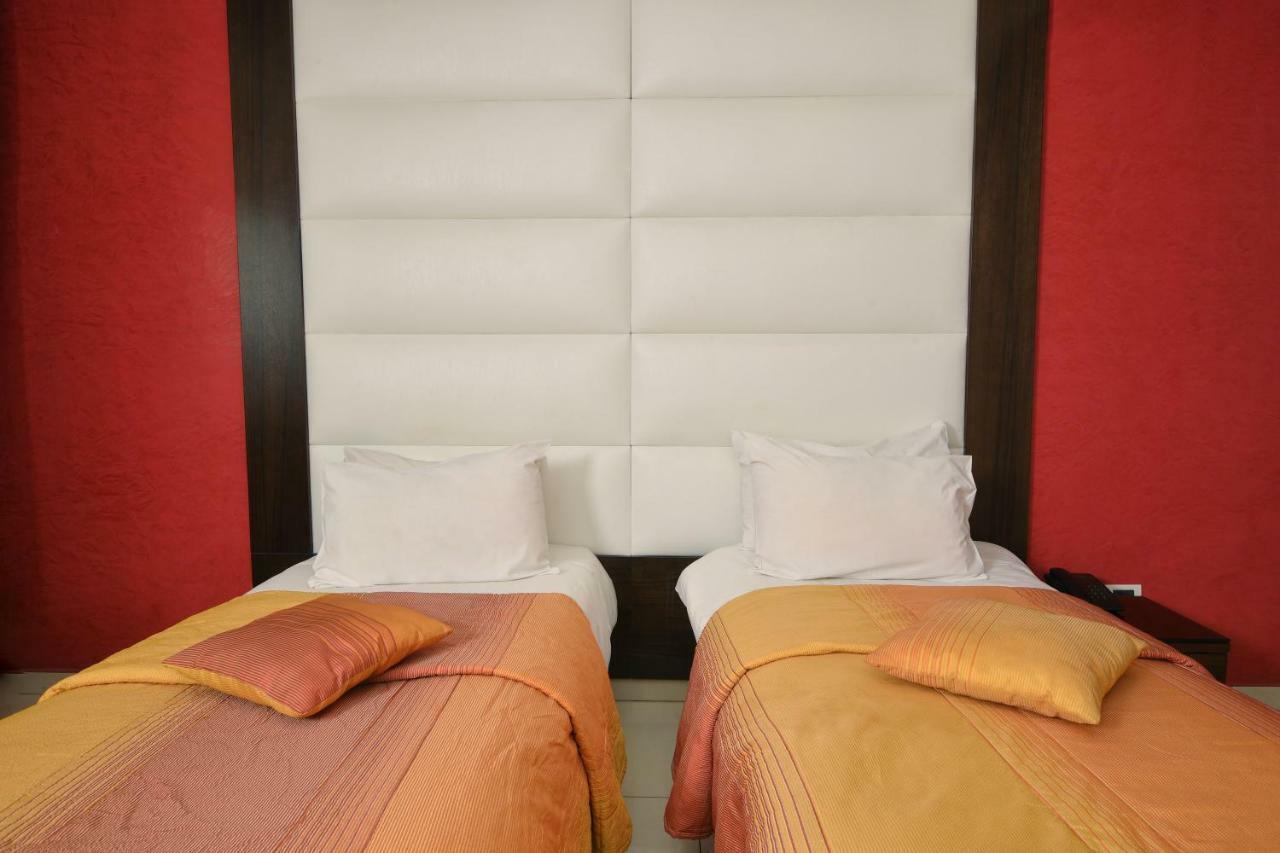 Hollywood Inn Boutique Hotel Джуния Экстерьер фото