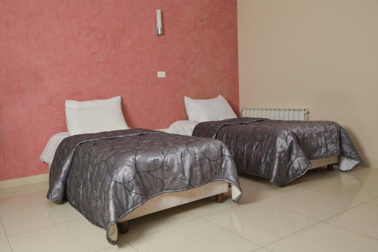 Hollywood Inn Boutique Hotel Джуния Экстерьер фото